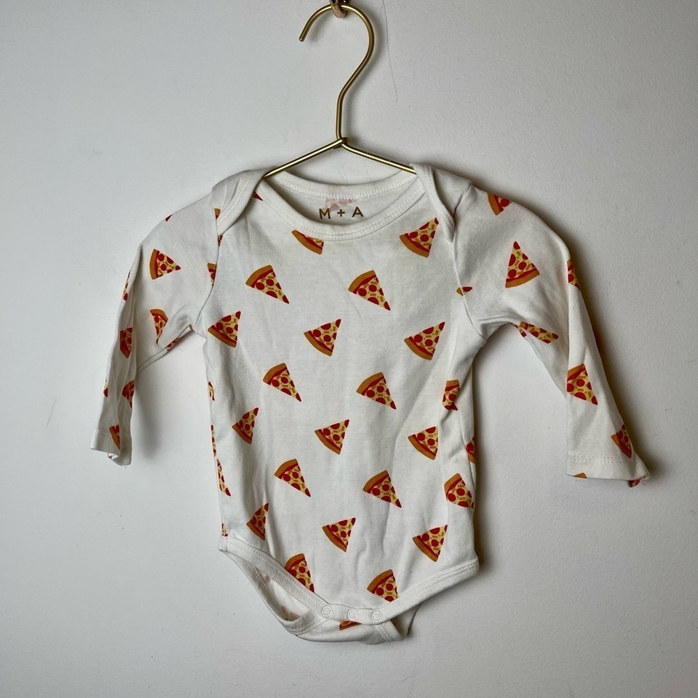 Monica and Andy Pizza Onesie 6-9 months - Picture 2 of 6